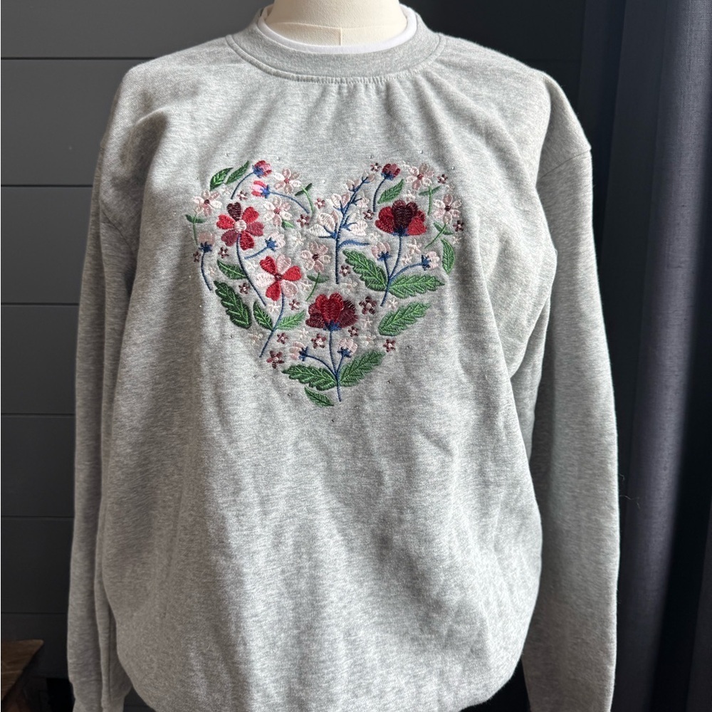 King Universal Gray Sweatshirt Floral Heart Embroidered Cottage Grandmacore NWT